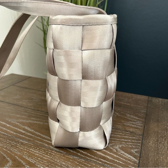 Harvey's Seatbelt Bags Large Tote Bag in Champagne - Picture 5 of 11